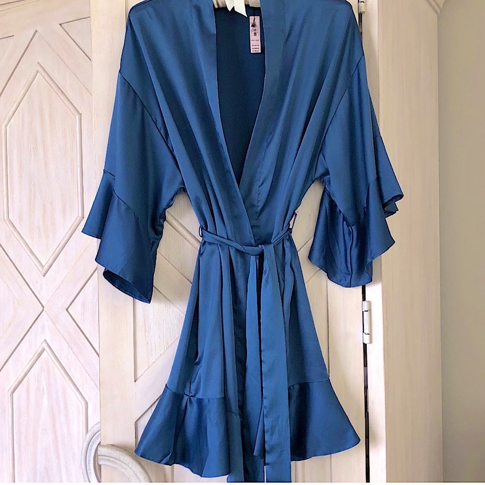 ✨LIKE NEW VS FLOUNCE KIMONO 💌